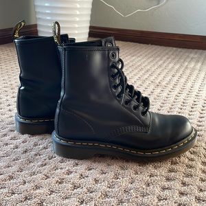 Dr Martens Women’s Pascal Virginia Leather Boots Size 8
